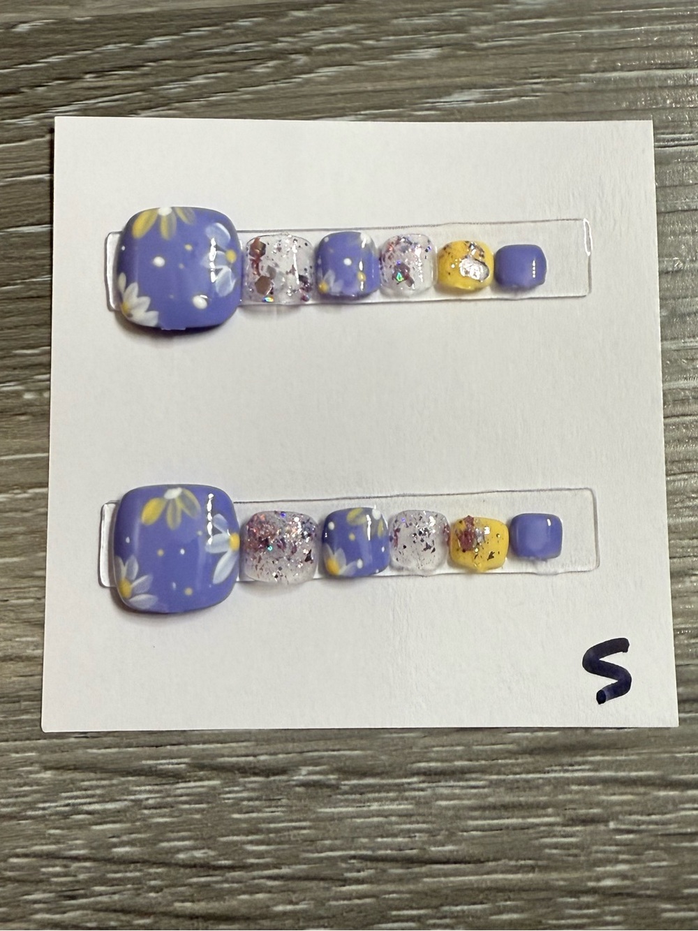 Lavender Daisy Press-On Toe Nails with Sparkle Accents